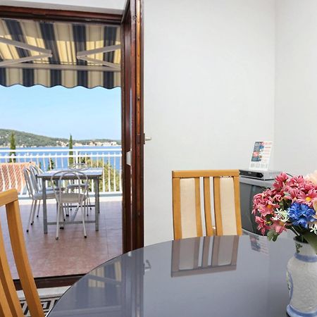 Family Friendly Seaside Apartments Razanj, Rogoznica - 10373 Zimmer foto