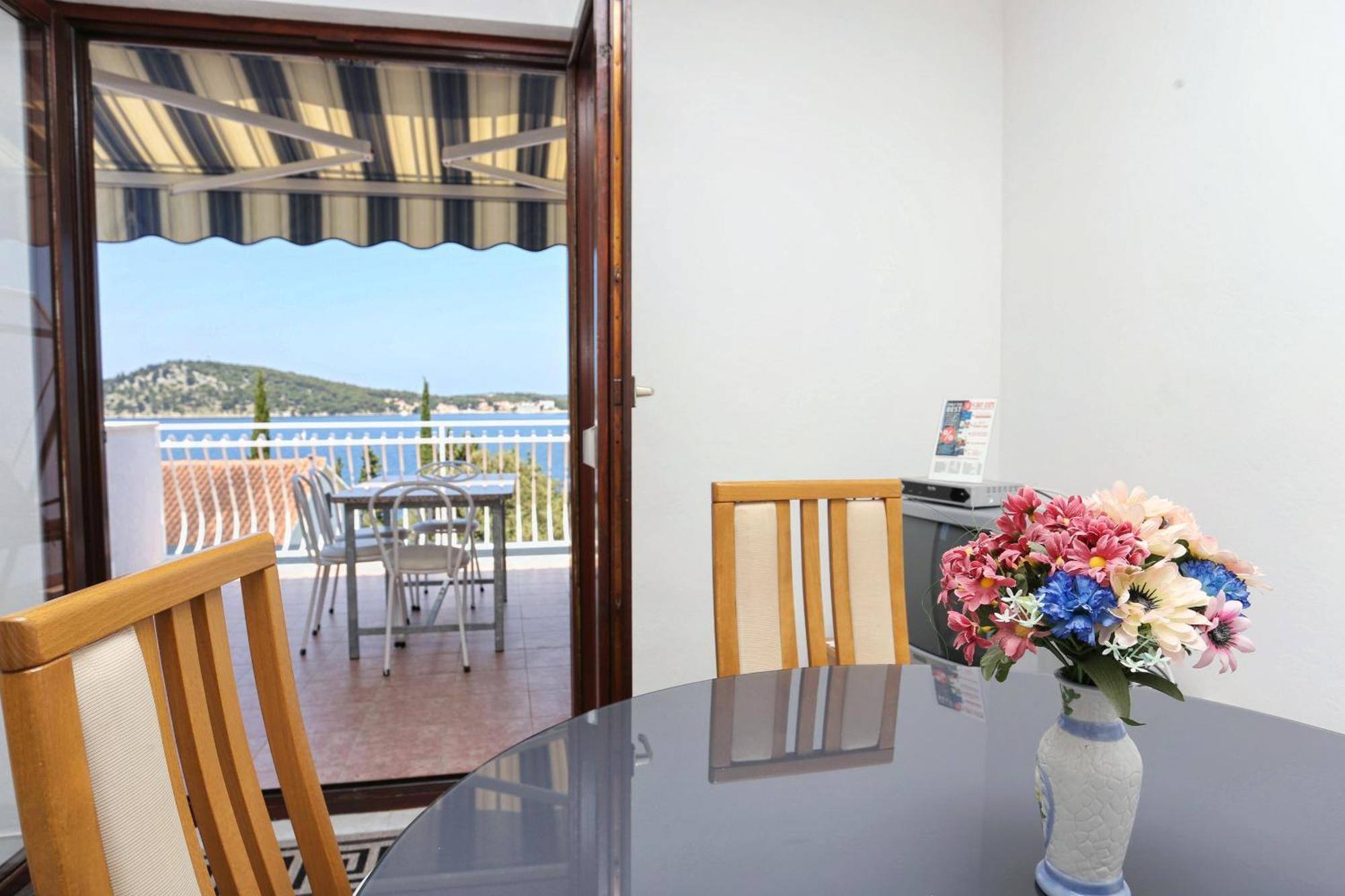 Family Friendly Seaside Apartments Razanj, Rogoznica - 10373 Zimmer foto