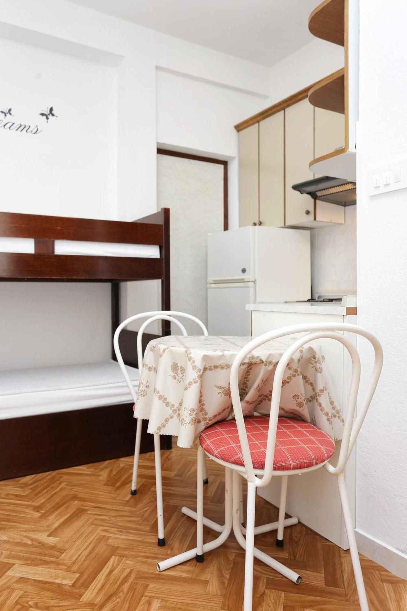 Family Friendly Seaside Apartments Razanj, Rogoznica - 10373 Zimmer foto